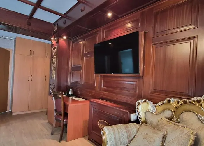 Kevin's 101 - Tirane, Albania *